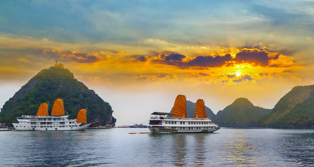 Vietnam Honeymoon Delight – Hanoi & Ho Chi Minh Special 4Night/5Days