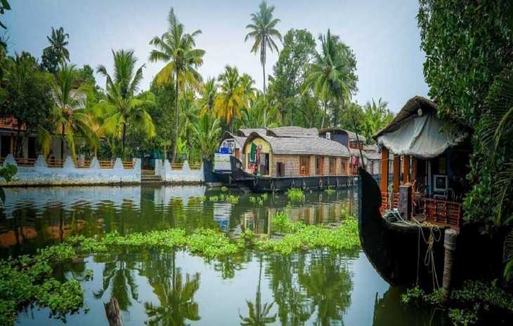 Romantic Escape To Beaches & Hills: Kerala Honeymoon Package 10 Days & 9 Nights