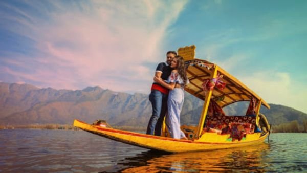 Heavenly Kashmir Honeymoon Package 6 Days & 5 Nights